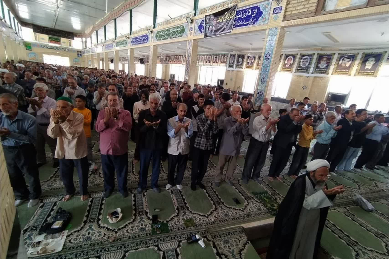 نماز جمعه فیروزآباد؛ تأکید بر شناخت امام زمان(عج) و نقش مسجد در تربیت نسل جوان
